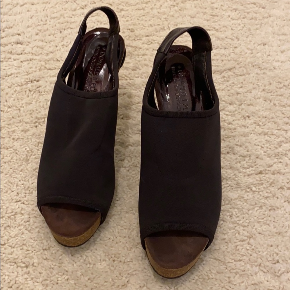 Donald Pliner stretchy brown  sandals